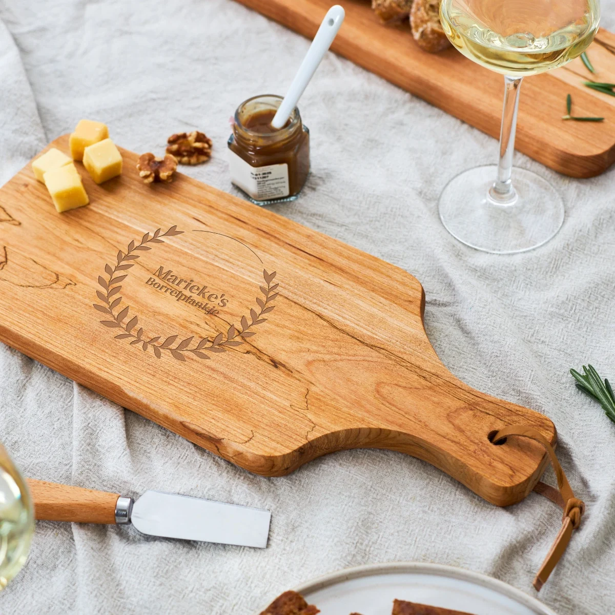 Borrelplankje 36 x 15 cm Houten borrelplankje met gravering | Serveerplankje met personalisering
